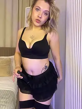 Snapshot of AlisaMyers chatting on 04/13/26, 06:19 AlisaMyers online show from 04/13/26, 06:19