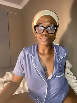 Moonzy77 online show from 11/07/25, 01:16