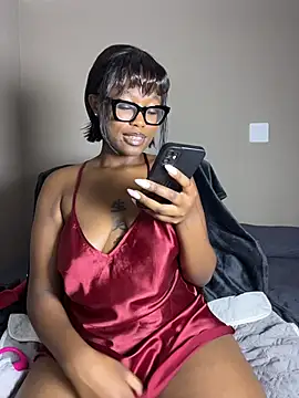 Moonzy77 online show from 12/19/25, 02:02