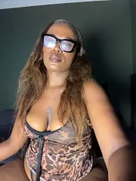 Moonzy77 online show from 03/01/26, 06:21