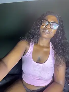 Snapshot of Moonzy77 chatting on 03/06/26, 10:39 Moonzy77 online show from 03/06/26, 10:39