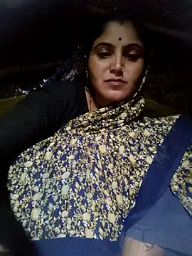 Snapshot of LUCKY_cut chatting on 10/19/25, 12:39 LUCKY cut online show from 10/19/25, 12:39