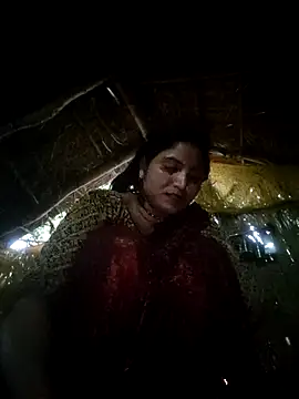 Snapshot of LUCKY_cut chatting on 10/28/25, 02:15 LUCKY cut online show from 10/28/25, 02:15