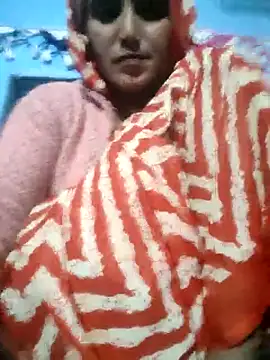 Snapshot of LUCKY_cut chatting on 11/20/25, 04:18 LUCKY cut online show from 11/20/25, 04:18