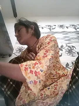 Snapshot of LUCKY_cut chatting on 03/23/26, 04:05 LUCKY cut online show from 03/23/26, 04:05