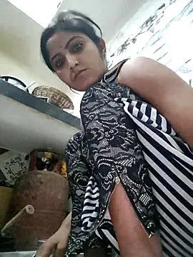 Snapshot of LUCKY_cut chatting on 03/26/26, 02:06 LUCKY cut online show from 03/26/26, 02:06