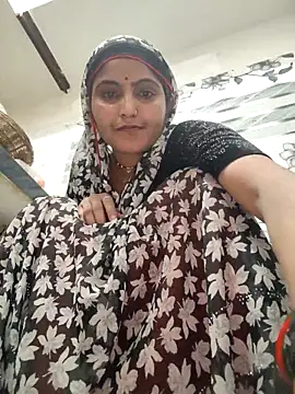 Snapshot of LUCKY_cut chatting on 03/27/26, 04:18 LUCKY cut online show from 03/27/26, 04:18