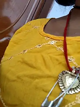 Snapshot of LUCKY_cut chatting on 04/05/26, 02:42 LUCKY cut online show from 04/05/26, 02:42