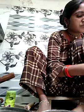 Snapshot of LUCKY_cut chatting on 04/06/26, 03:37 LUCKY cut online show from 04/06/26, 03:37