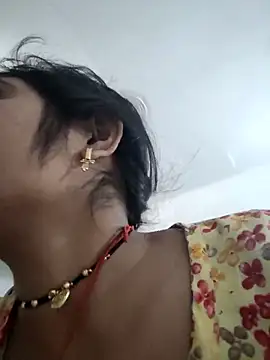 Snapshot of LUCKY_cut chatting on 04/11/26, 04:28 LUCKY cut online show from 04/11/26, 04:28