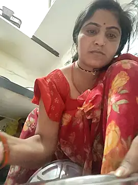 Snapshot of LUCKY_cut chatting on 04/11/26, 01:48 LUCKY cut online show from 04/11/26, 01:48