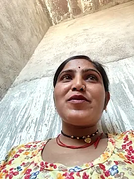 Snapshot of LUCKY_cut chatting on 04/13/26, 04:29 LUCKY cut online show from 04/13/26, 04:29