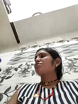 Snapshot of LUCKY_cut chatting on 04/14/26, 06:14 LUCKY cut online show from 04/14/26, 06:14