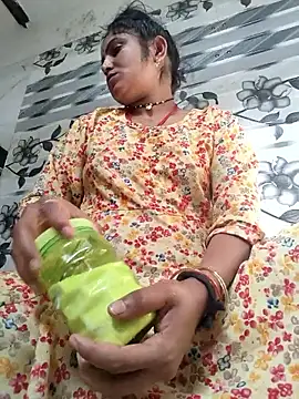 Snapshot of LUCKY_cut chatting on 04/22/26, 03:20 LUCKY cut online show from 04/22/26, 03:20