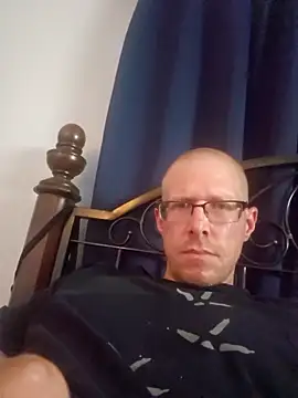 Snapshot of MrLeakyHelmet chatting on 09/08/25, 04:17 MrLeakyHelmet online show from 09/08/25, 04:17