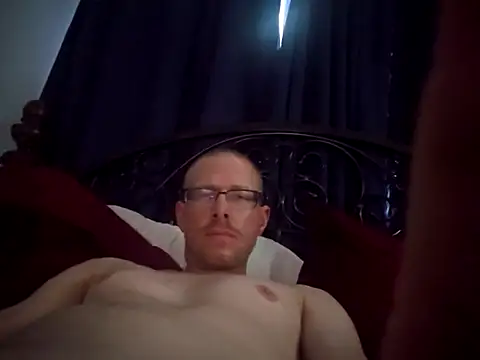 Snapshot of MrLeakyHelmet chatting on 09/15/25, 01:00 MrLeakyHelmet online show from 09/15/25, 01:00