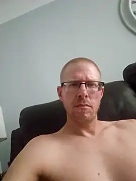 Snapshot of MrLeakyHelmet chatting on 09/21/25, 01:02 MrLeakyHelmet online show from 09/21/25, 01:02