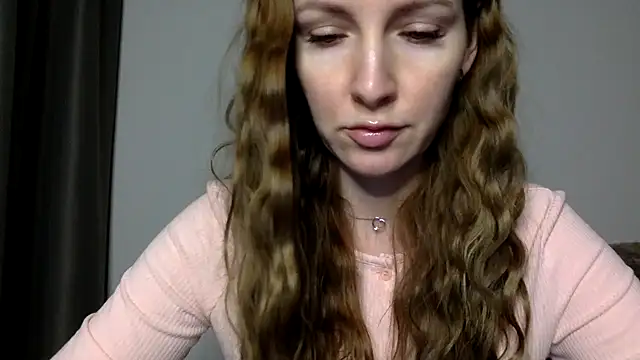 Snapshot of Varnyx chatting on 11/11/25, 01:44 Varnyx online show from 11/11/25, 01:44