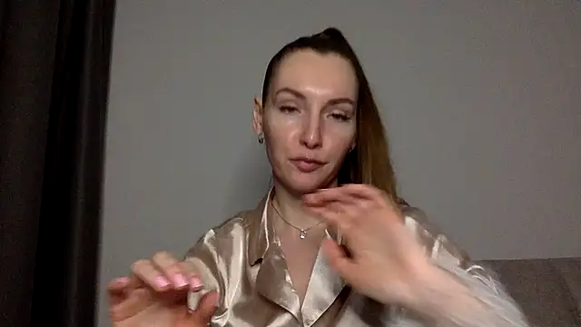 Snapshot of Varnyx chatting on 11/15/25, 02:35 Varnyx online show from 11/15/25, 02:35