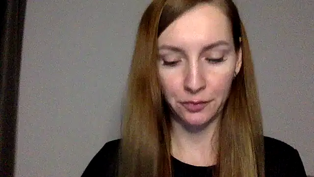 Snapshot of Varnyx chatting on 11/18/25, 04:33 Varnyx online show from 11/18/25, 04:33