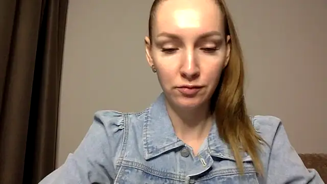 Snapshot of Varnyx chatting on 11/20/25, 06:07 Varnyx online show from 11/20/25, 06:07