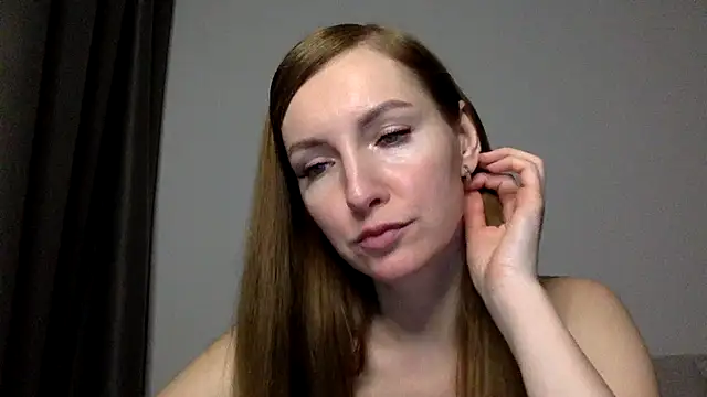 Snapshot of Varnyx chatting on 11/22/25, 03:33 Varnyx online show from 11/22/25, 03:33