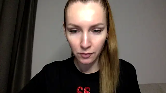 Snapshot of Varnyx chatting on 11/24/25, 04:07 Varnyx online show from 11/24/25, 04:07