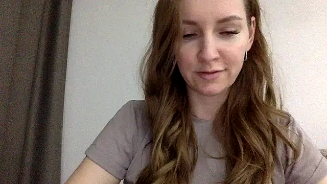 Snapshot of Varnyx chatting on 12/14/25, 03:17 Varnyx online show from 12/14/25, 03:17