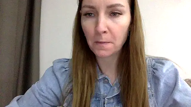 Snapshot of Varnyx chatting on 12/16/25, 05:51 Varnyx online show from 12/16/25, 05:51