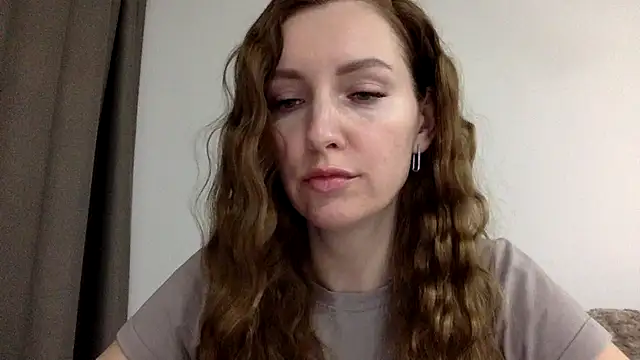 Snapshot of Varnyx chatting on 12/17/25, 06:25 Varnyx online show from 12/17/25, 06:25