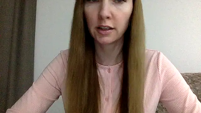 Snapshot of Varnyx chatting on 12/19/25, 06:37 Varnyx online show from 12/19/25, 06:37