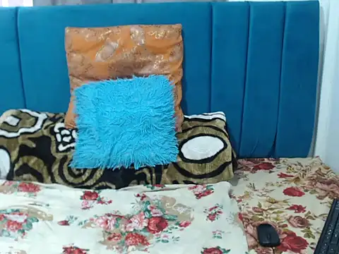 SweetSlenderChoc online show from 01/06/26, 06:28