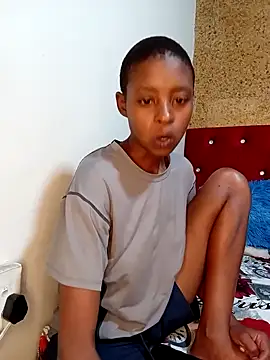 SweetSlenderChoc online show from 04/11/26, 02:16