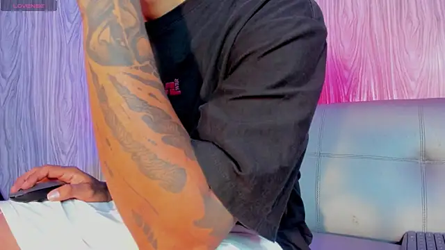 Snapshot of RivernBalder chatting on 10/19/25, 03:29 RivernBalder online show from 10/19/25, 03:29