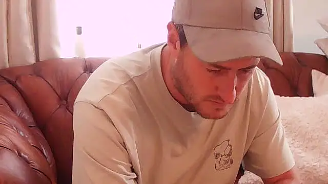 Londonlad818 online show from 09/17/25, 01:24