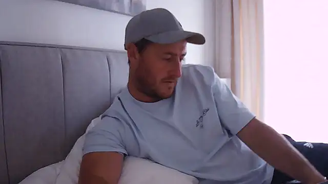 Londonlad818 online show from 09/23/25, 10:40