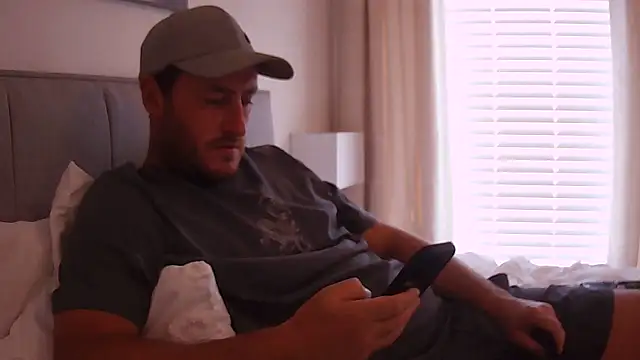 Londonlad818 online show from 09/24/25, 01:25