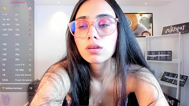 sofiapalacioss online show from 04/13/26, 08:25