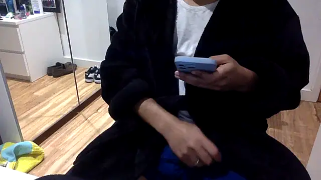 Snapshot of Whatevrr chatting on 10/20/25, 10:54 Whatevrr online show from 10/20/25, 10:54