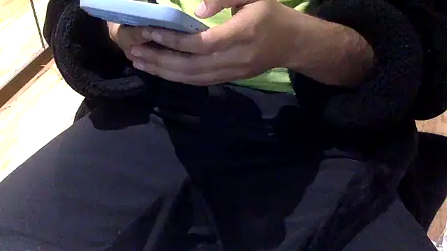 Snapshot of Whatevrr chatting on 10/22/25, 09:47 Whatevrr online show from 10/22/25, 09:47