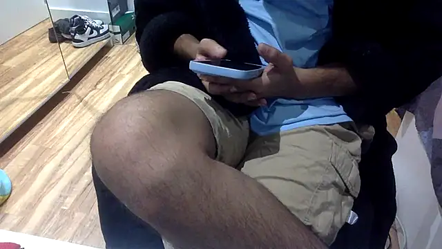 Snapshot of Whatevrr chatting on 11/01/25, 12:23 Whatevrr online show from 11/01/25, 12:23