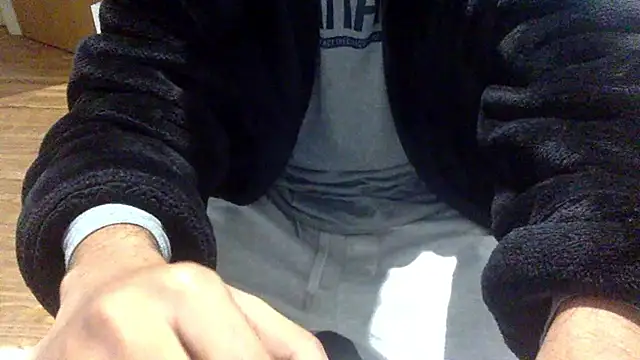 Snapshot of Whatevrr chatting on 11/19/25, 02:28 Whatevrr online show from 11/19/25, 02:28