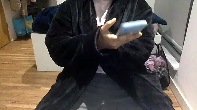 Snapshot of Whatevrr chatting on 11/22/25, 11:48 Whatevrr online show from 11/22/25, 11:48