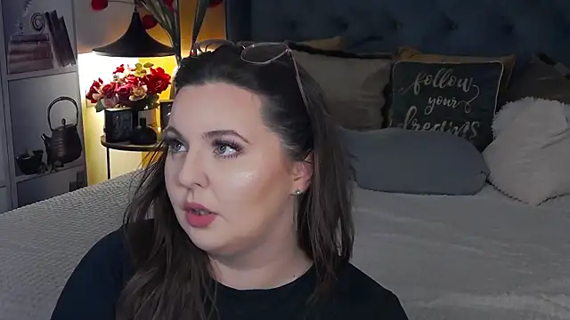 Mia Swano online show from 11/28/25, 02:36