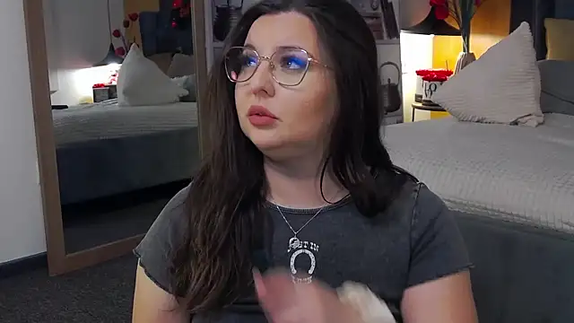 Mia Swano online show from 12/14/25, 02:06