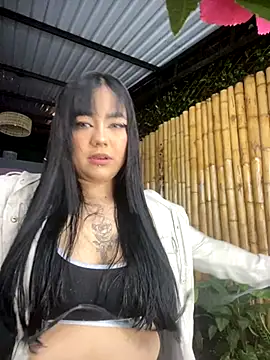 Snapshot of jasmincollin_ chatting on 10/31/25, 01:28 jasmincollin online show from 10/31/25, 01:28