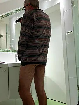 Snapshot of Oldmenhot66 chatting on 10/09/25, 04:54 Oldmenhot66 online show from 10/09/25, 04:54