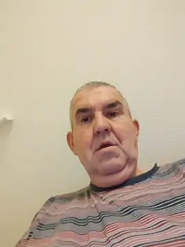 Oldmenhot66 online show from 12/23/25, 05:16