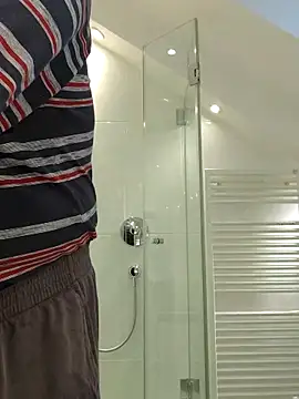 Snapshot of Oldmenhot66 chatting on 04/23/26, 04:24 Oldmenhot66 online show from 04/23/26, 04:24