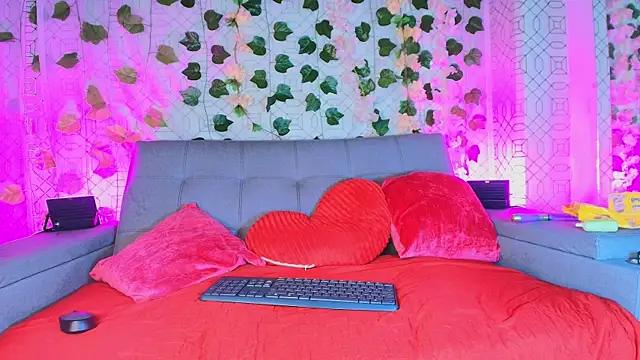 collet 1 online show from 09/15/25, 12:05